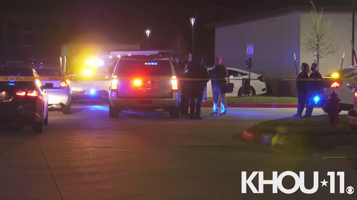 Man kills girlfriend, dies in five-hour standoff in west Harris County