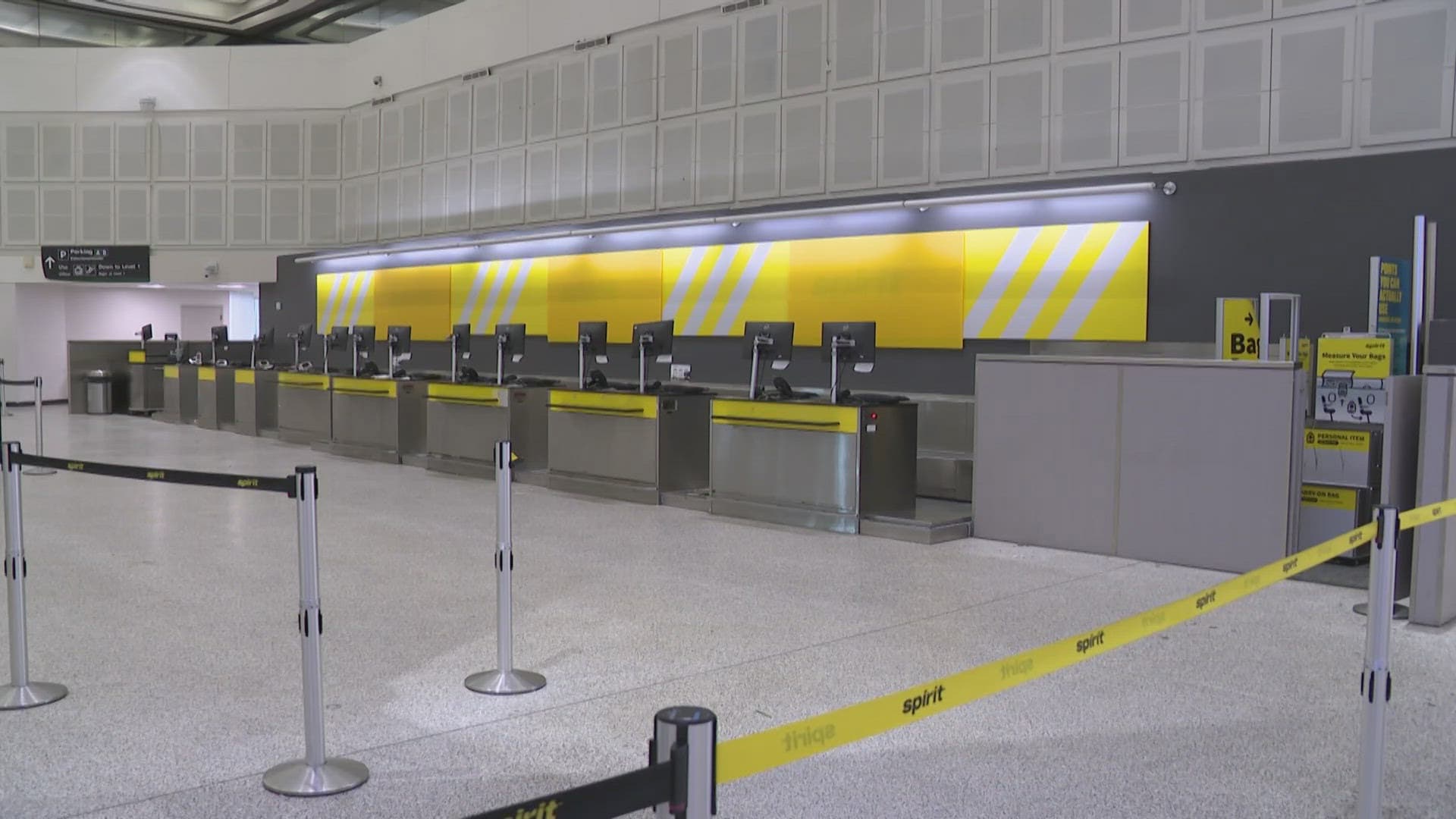 Spirit Airlines collapse strands Houston travelers at Bush Airport