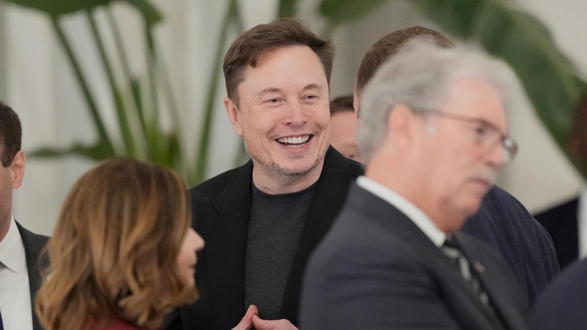 Tesla Shareholders Set to Vote on $1 Trillion Musk Pay Plan