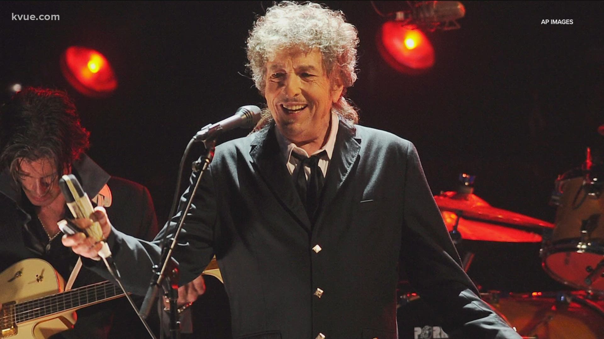 Bob Dylan rapidly taps second guitarist amid tour reshuffle
