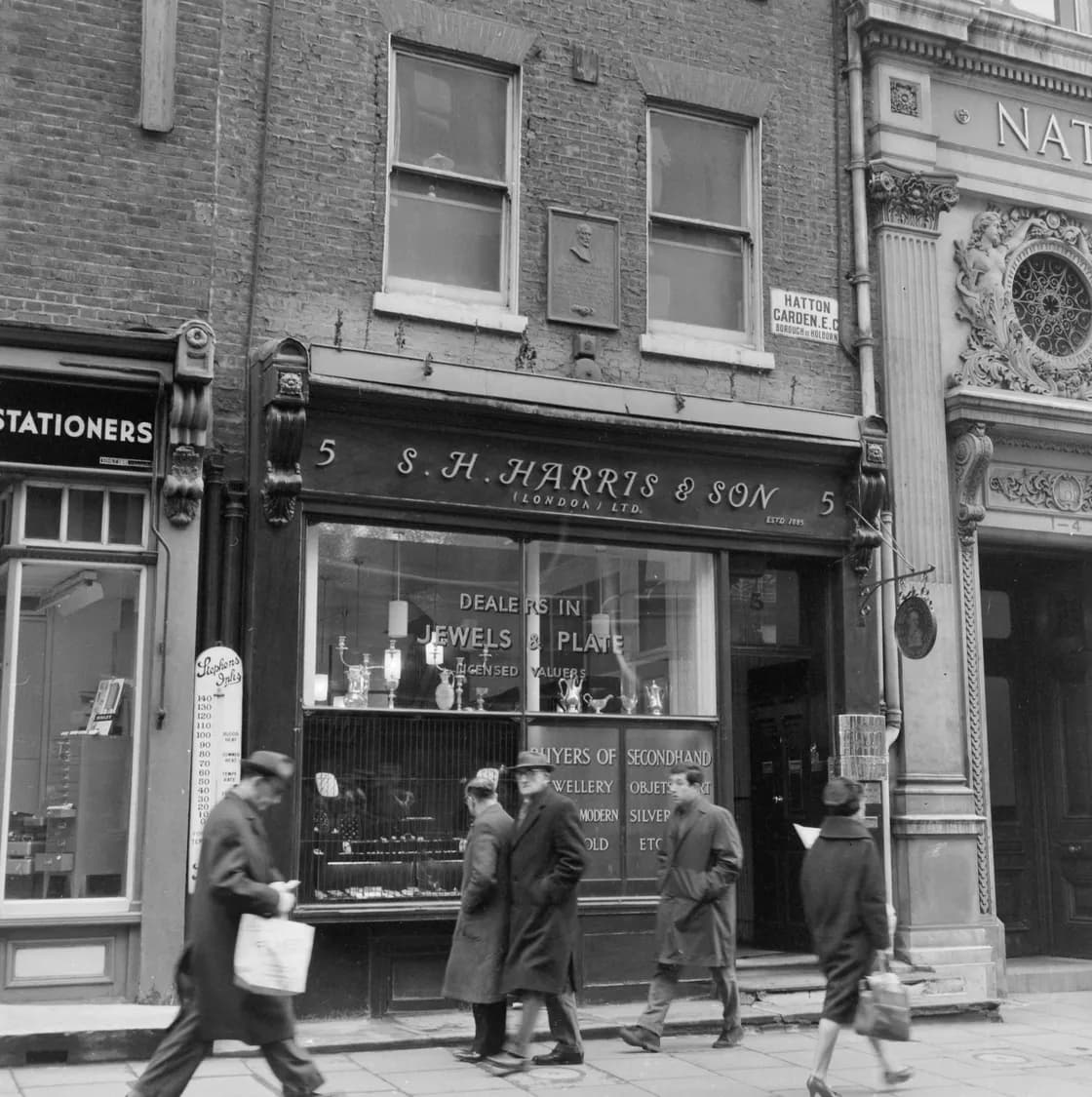 London’s vintage jewelry boutiques reveal hidden gems and historic finds