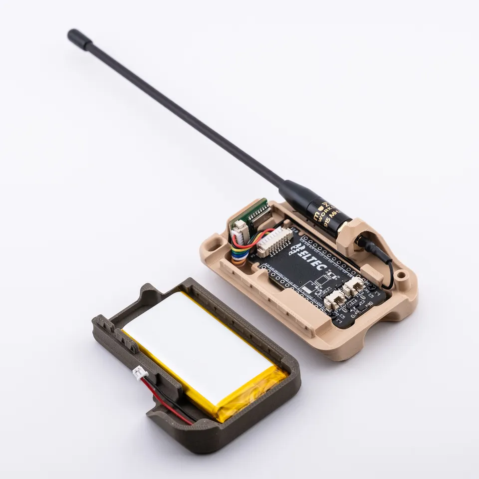 Heltec T114 no-screw case simplifies Meshtastic portable builds