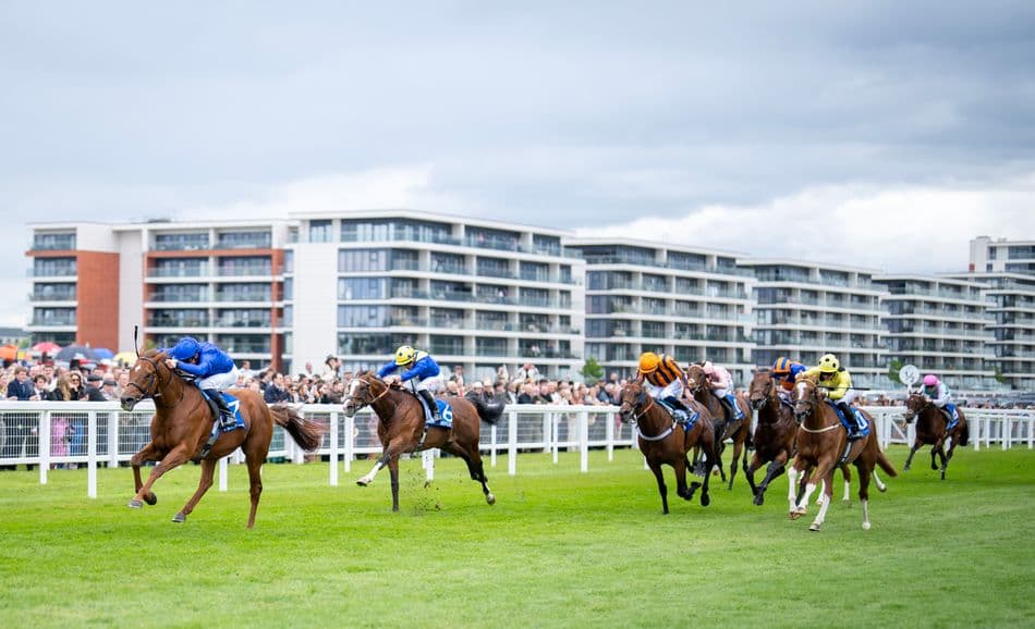 Notable Speech powers to Lockinge Stakes win, boosts Queen Anne bid