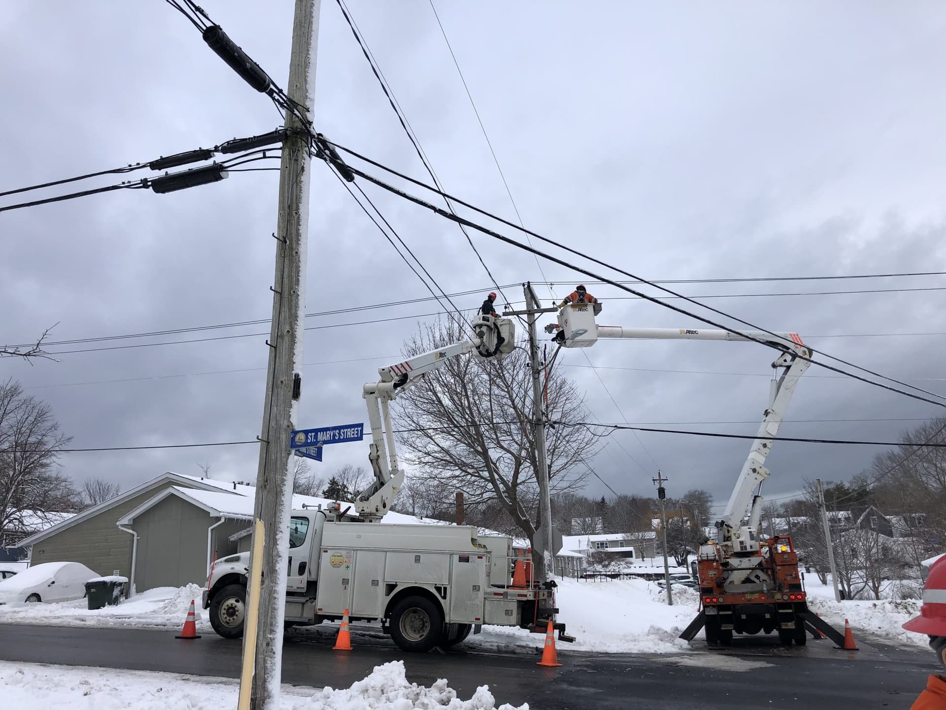 Oxford residents lead recovery as linemen work to restore power