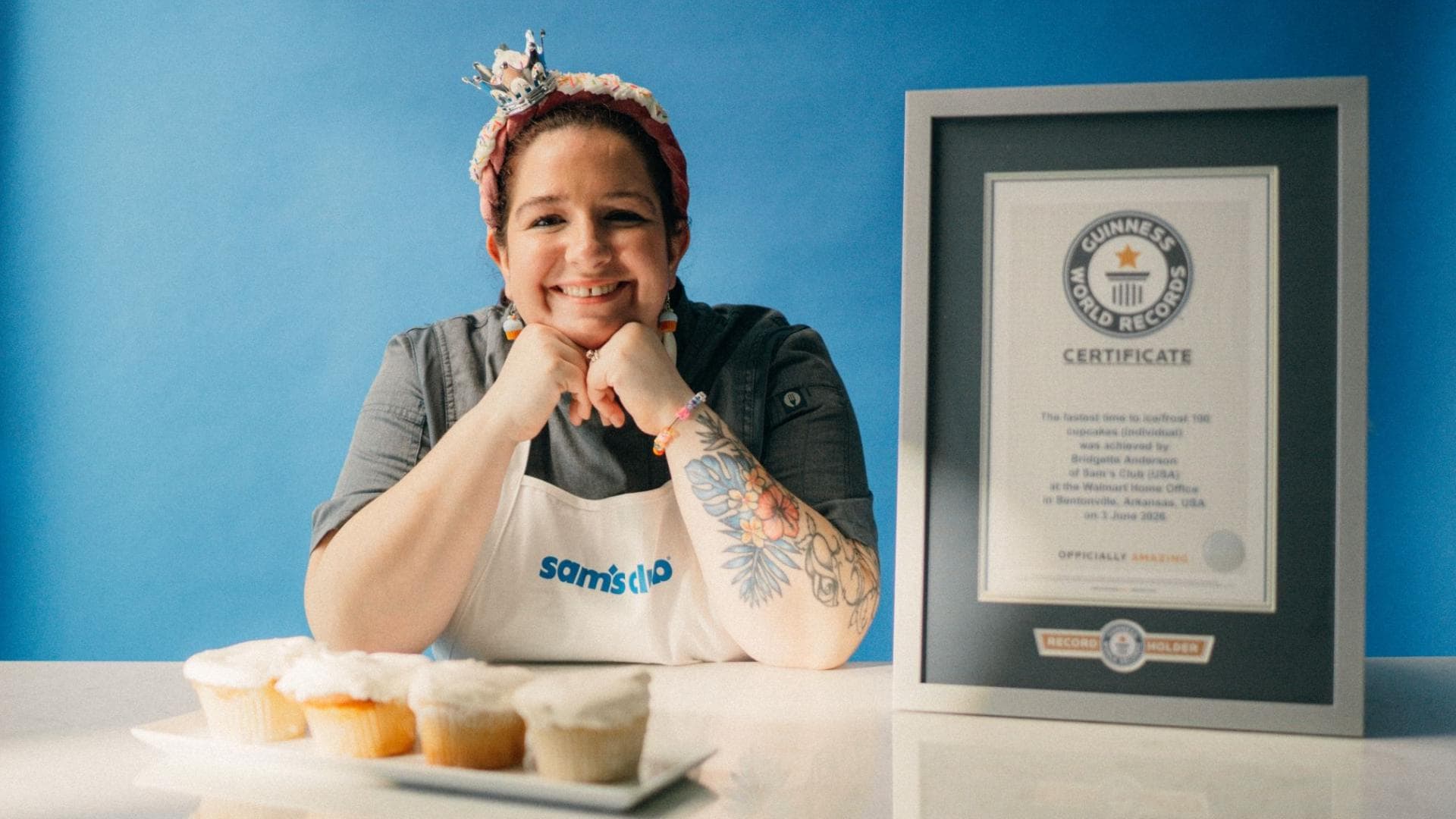 Sam’s Club cake decorator sets two cupcake frosting world records