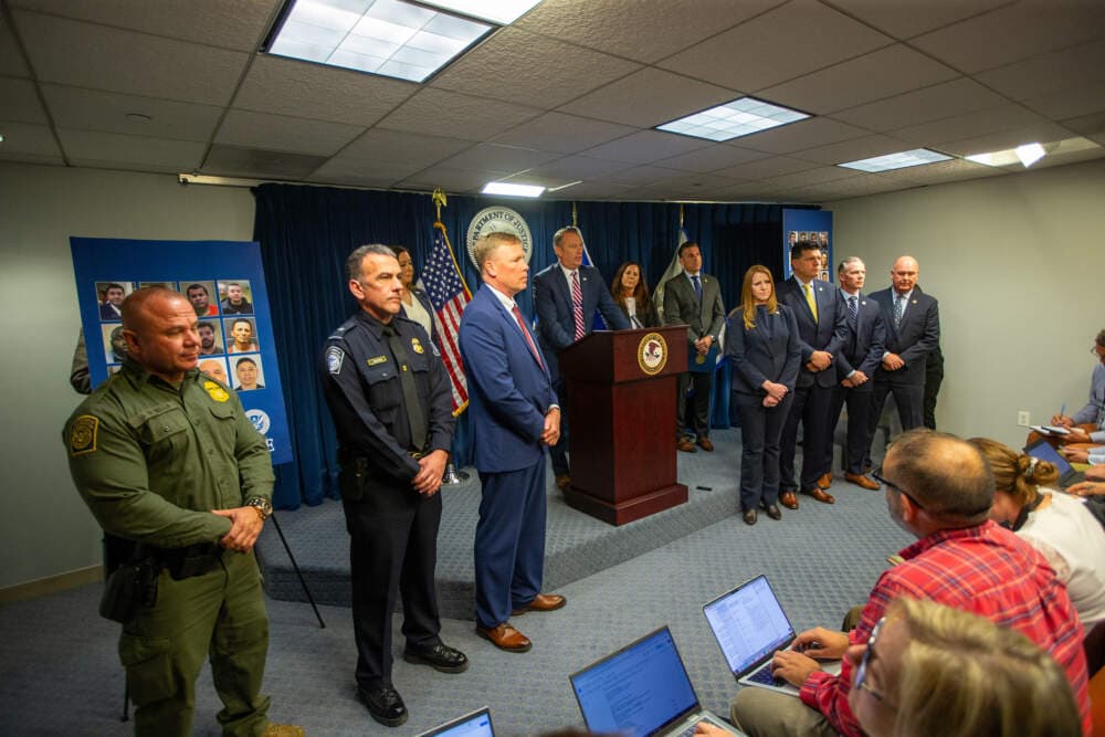 Internal ICE memo broadens warrantless arrests, raises constitutional concerns