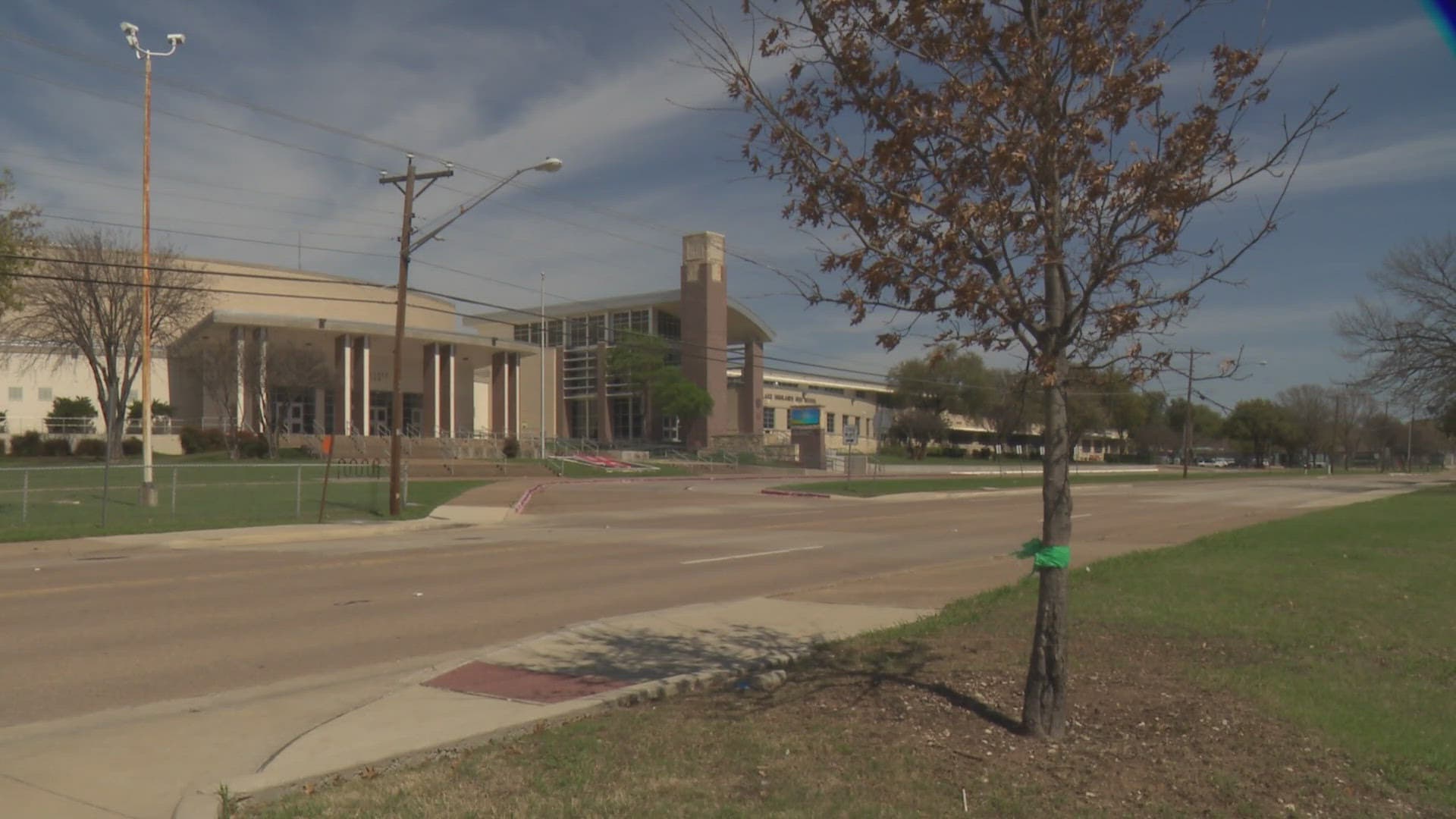 Bomb Threat Disrupts SAT Testing at Lake Highlands High School in Richardson