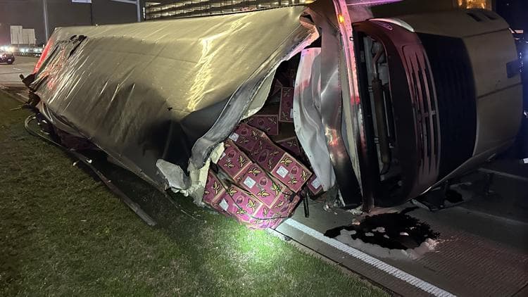 Banana-Hauling 18-Wheeler Overturns on U.S. 75 in Plano, Driver Arrested for DWI