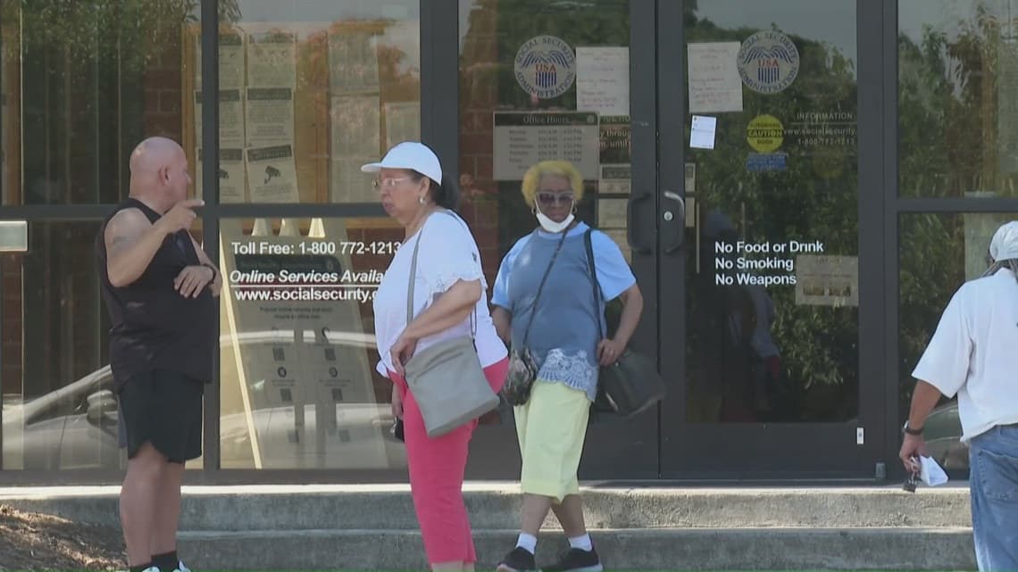 Confusion at Greensboro Social Security office after closure sign and bat issue