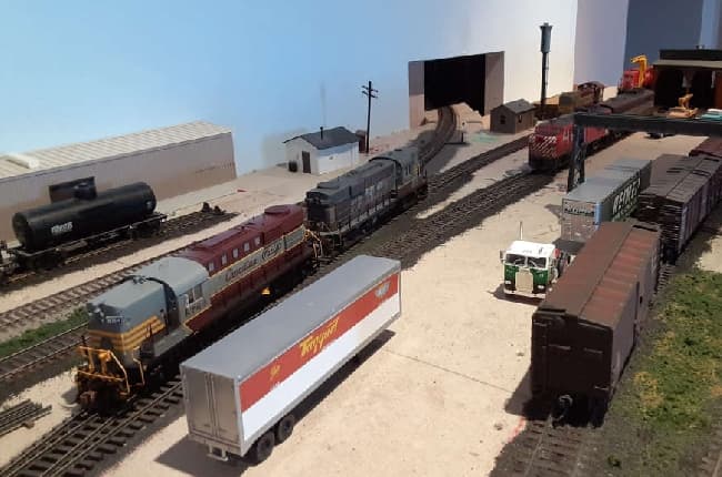 Prescott Model Train Show Raises Funds for Local Food Bank April 11