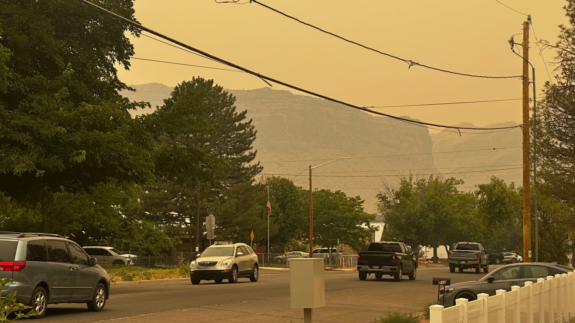 Wildfire smoke blankets Moab as Cottonwood Fire drives regional haze