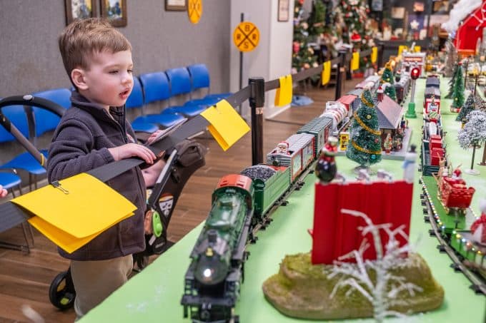Longview Museum Reopens Holiday Model Train Display, Welcomes Families