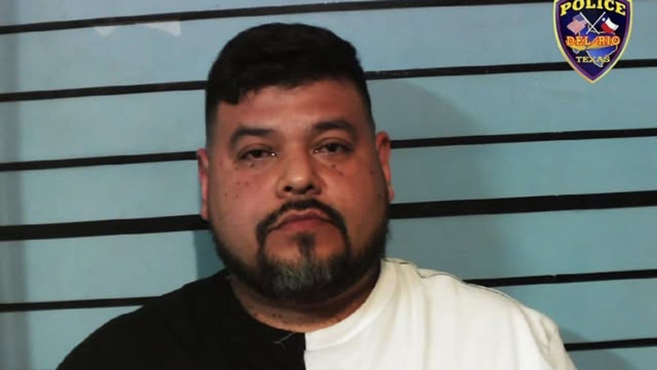 Del Rio man arrested after barricading himself in bedroom following domestic disturbance
