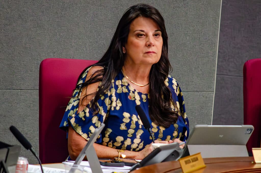Albuquerque councilor pushes tighter spacing rules for smoke shops
