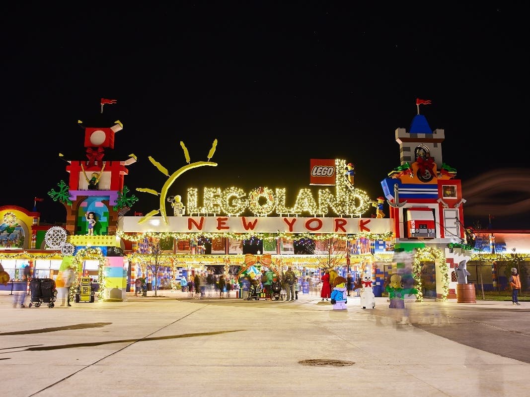Legoland New York Brings Holiday Bricktacular Back With Tree Lighting