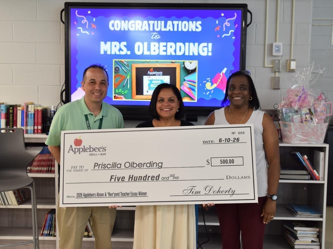 Brentwood teacher honored after student nominations in Applebee’s contest