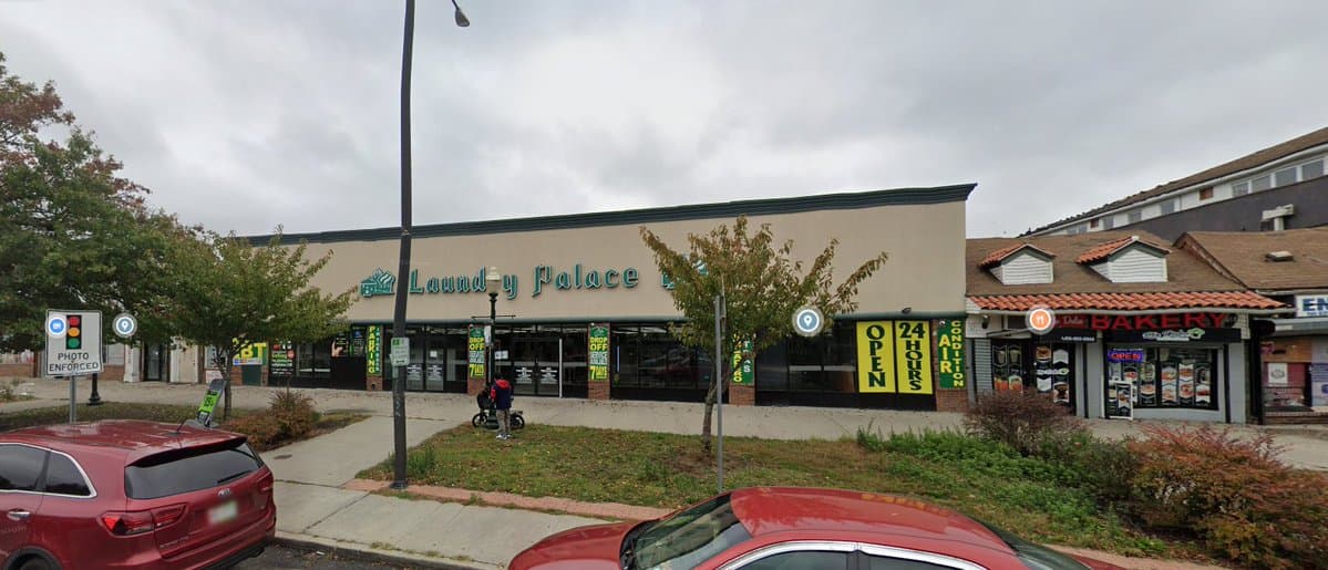 4-alarm fire rips through Central Islip strip mall, injures 6