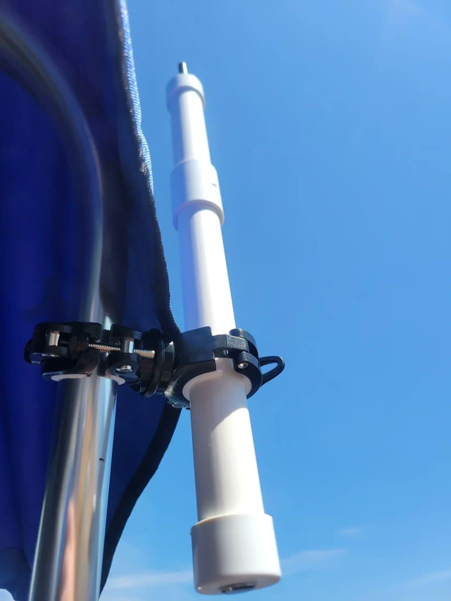 Boat-mounted Meshtastic node proves height boosts marine range