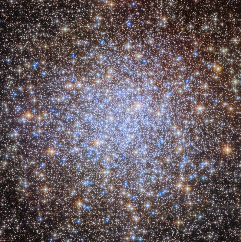 Hubble captures the glittering Chandelier Cluster in Sagittarius