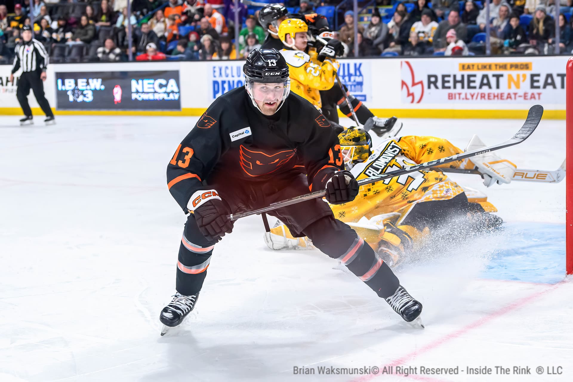 Four third-period goals lift Penguins past Phantoms 6-2