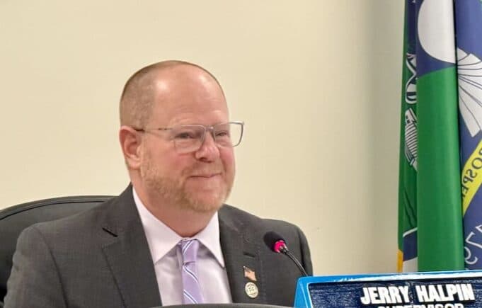 Riverhead supervisor pitches early-retirement plan to save taxpayers money