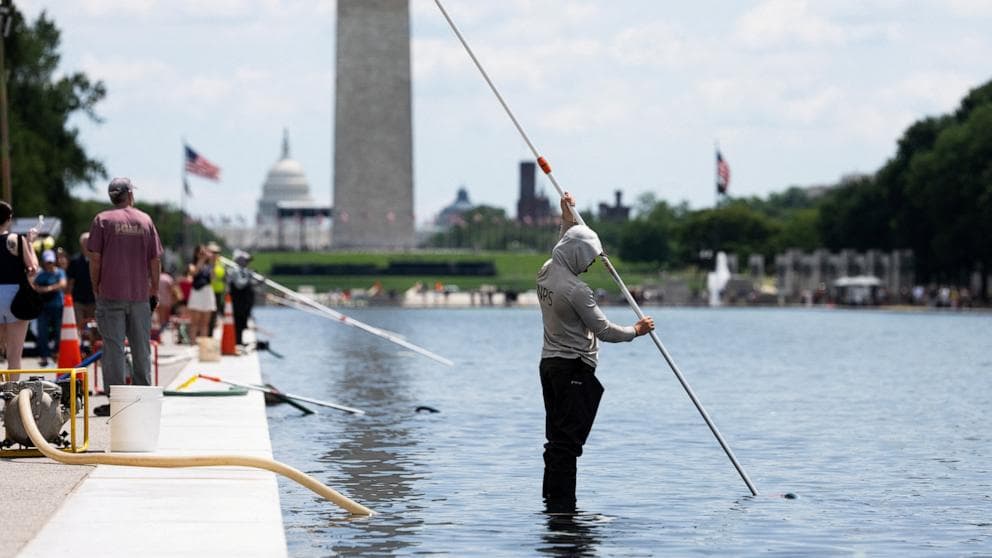 Former canoeist indicted in Lincoln Memorial Reflecting Pool damage case