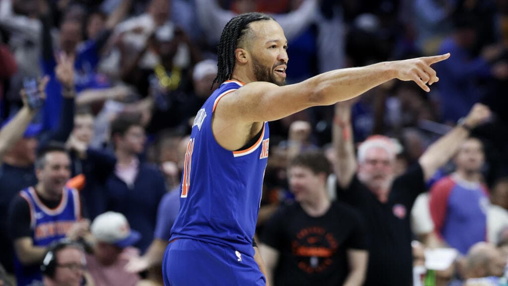 Knicks torch 76ers with record 3-point barrage, sweep series 4-0