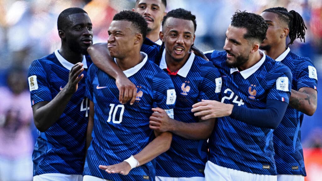 Mbappé and Haaland lead France, Norway to winning World Cup starts