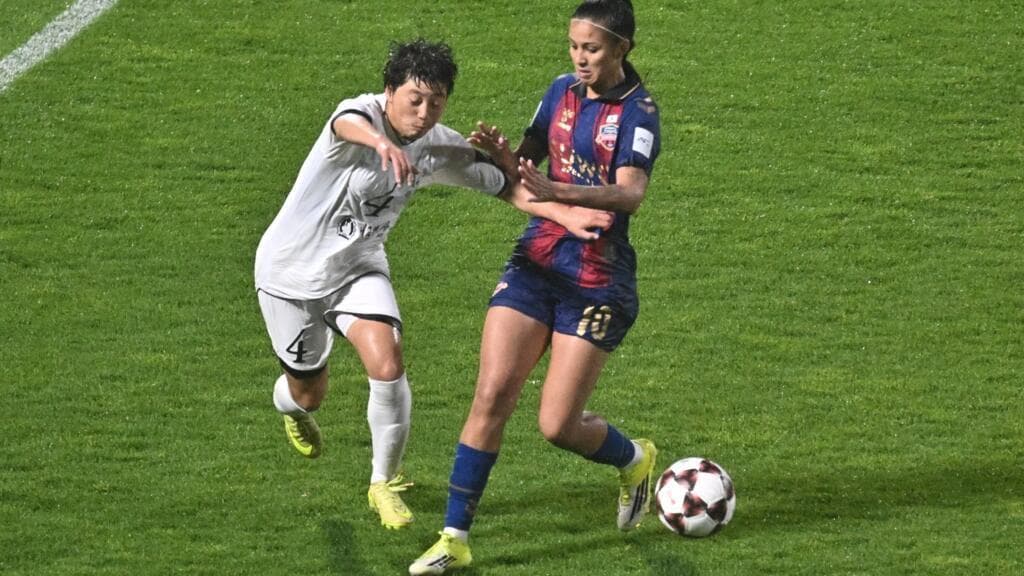 North Korean women’s football team draws cheers in South Korea