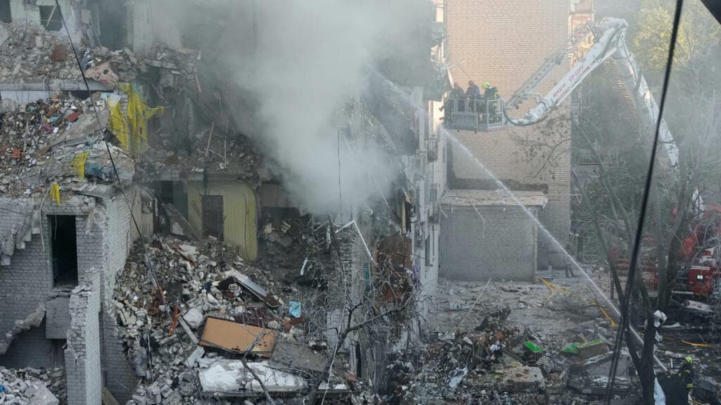 Russia launches biggest Kyiv attack, killing at least 17 people