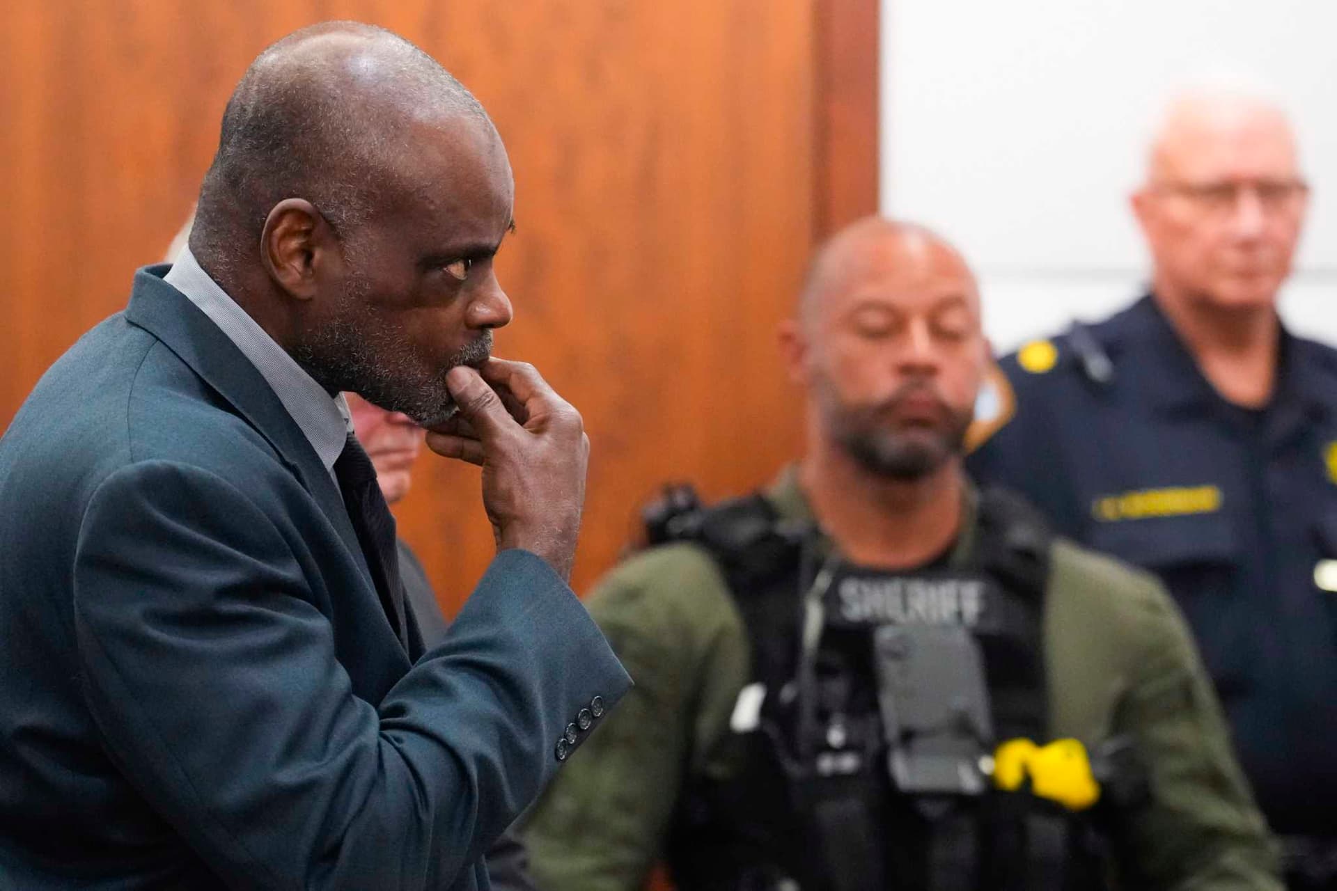 Appeals court blocks wrongful death suit in Harding Street raid case