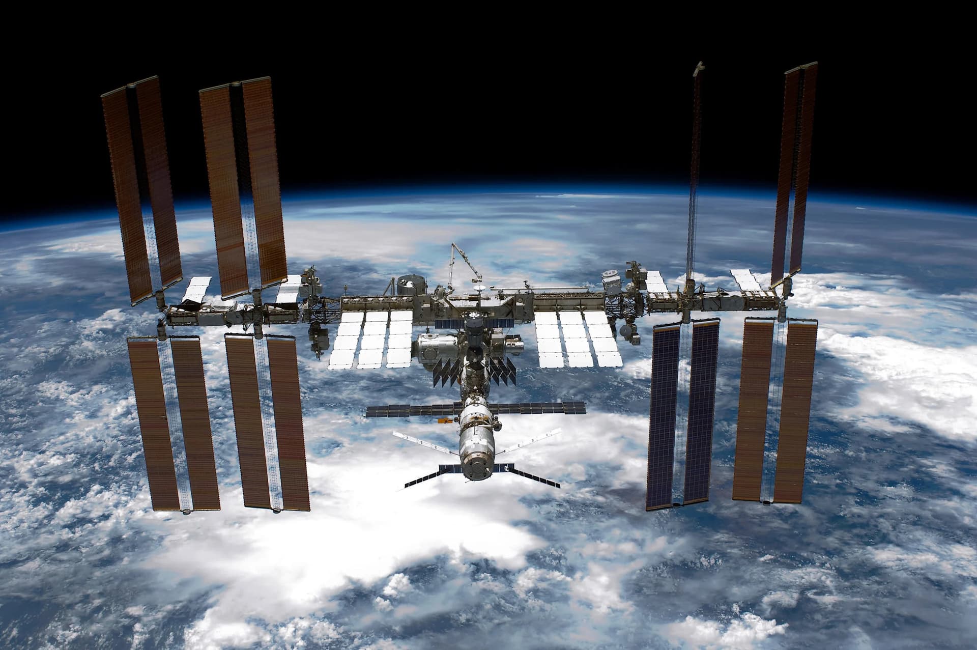 NASA reverses station evacuation order after Russian module air leaks