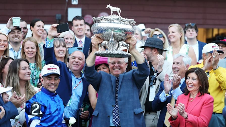 Mark Wahlberg starts 4 a.m. workout with ice bath first
