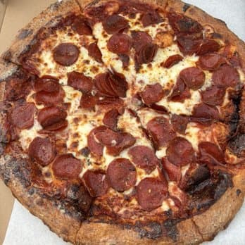 Black Rock Pizza in Kailua-Kona reopens after health closure
