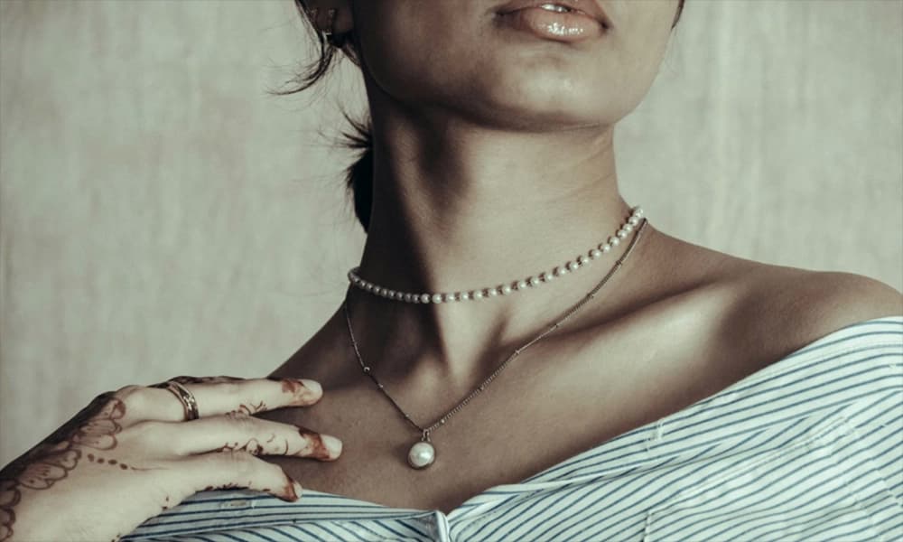 Choosing a Delicate Diamond Necklace: Metal, Settings, and Care Tips