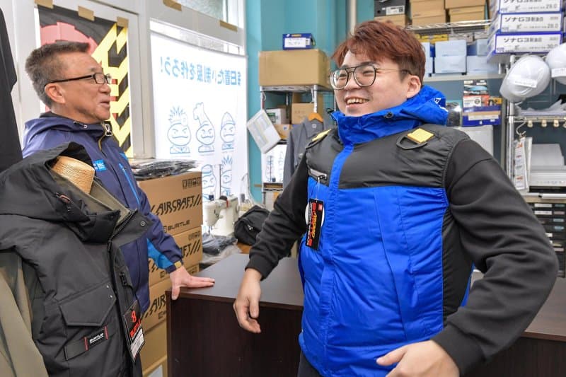 Japanese Fan-Fitted Cooling Jackets Win Over Foreign Visitors This Summer