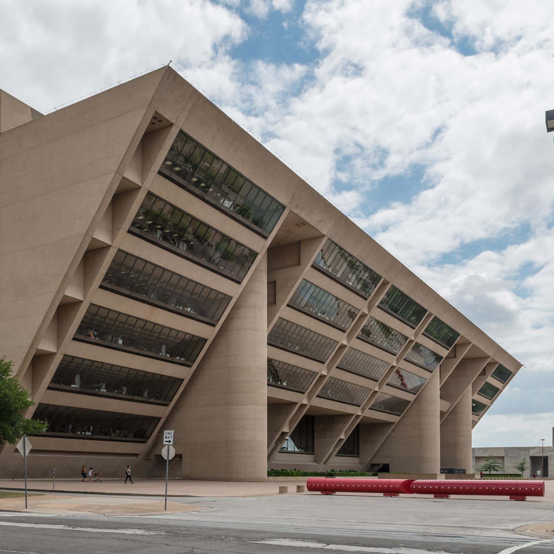 Dallas weighs City Hall demolition as repair bill nears $1 billion