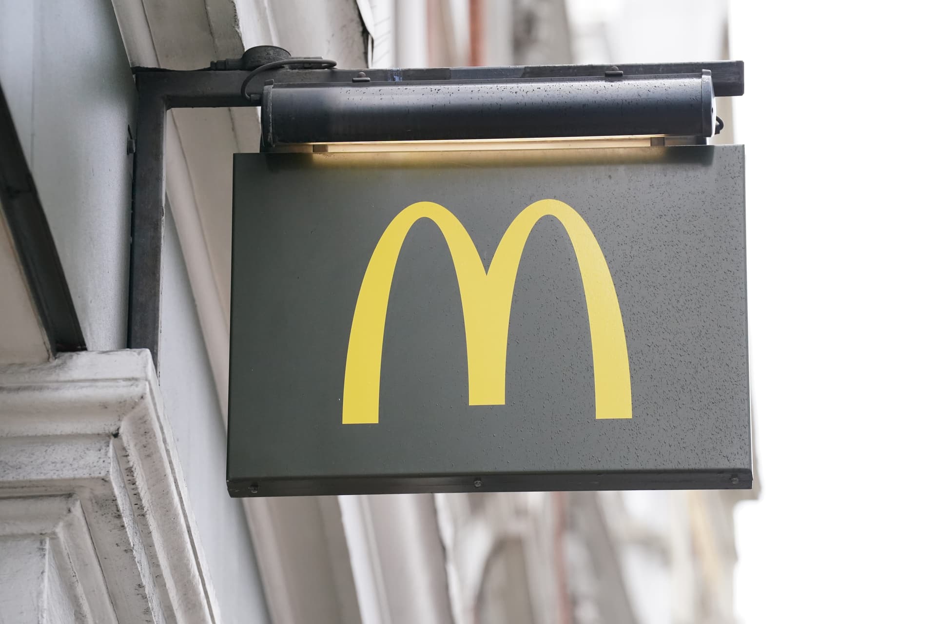McDonald’s UK keeps hiring steady, launches 2,500 paid youth placements
