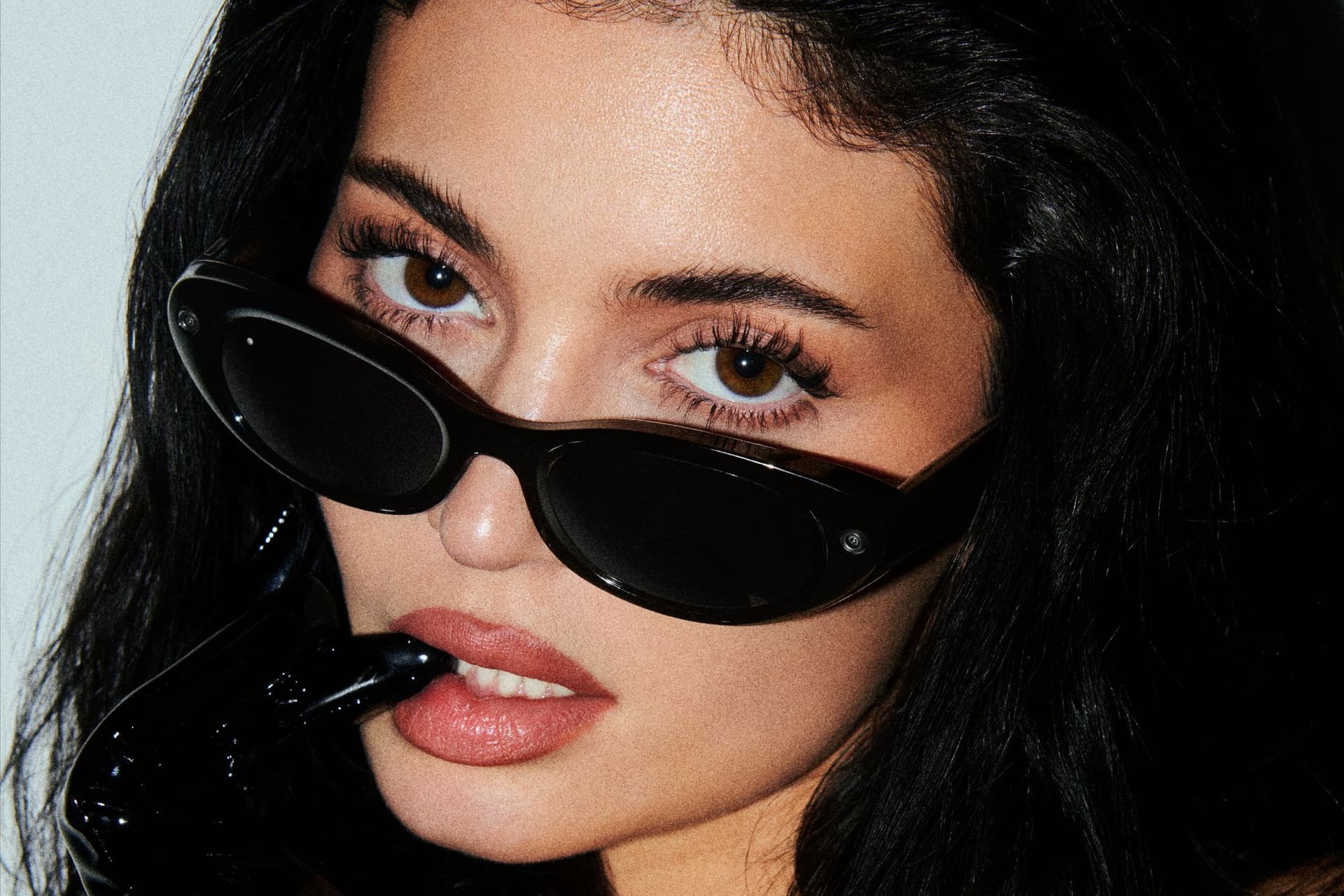 Meta launches Kylie Jenner smart glasses, blending fashion and AI gifting
