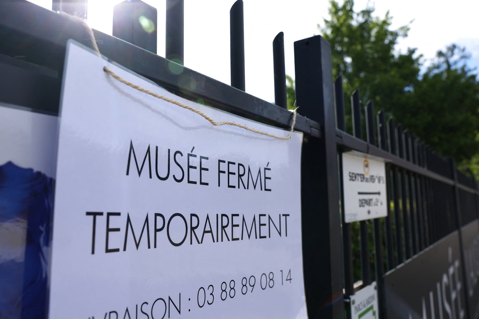 Masked burglars steal millions in jewelry from Musée Lalique, France