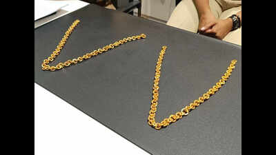 Two Bangkok Travelers Caught Smuggling Gold Chains at Kolkata Airport