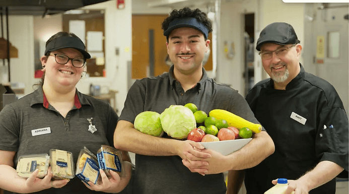 A Simple Gesture’s Green Bag Program Recovers Surplus Food for Pantries