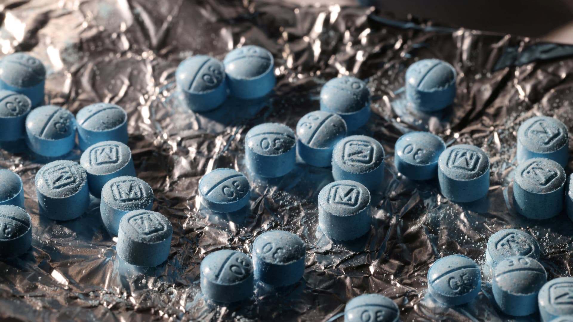 Eugene Police Street Crimes Unit Arrests Fentanyl Dealer, Seizes Two Loaded Guns