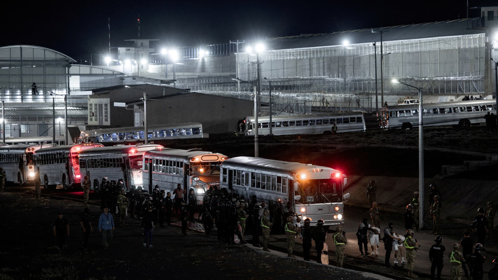 Judge Revives Contempt Inquiry Over Flights Carrying Migrants to El Salvador