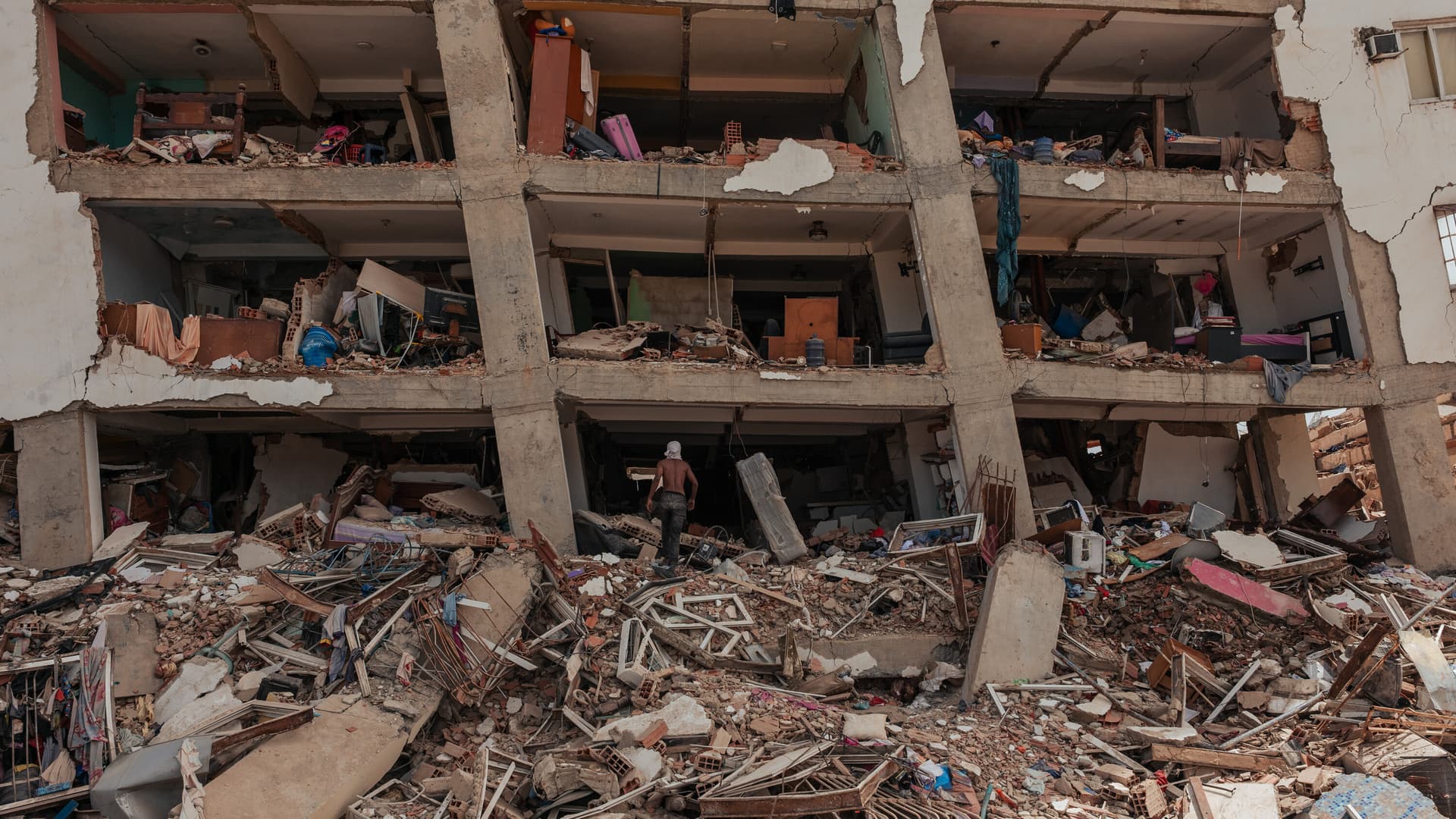 Deadly twin earthquakes collapse buildings across Venezuela's La Guaira coast