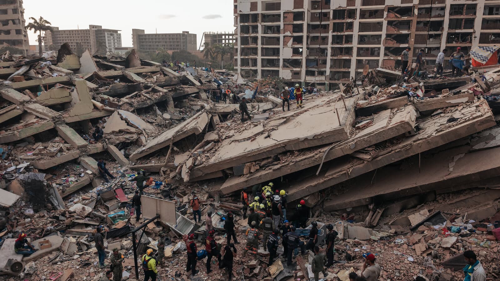 Venezuela quake death toll climbs as rescue teams race to find victims