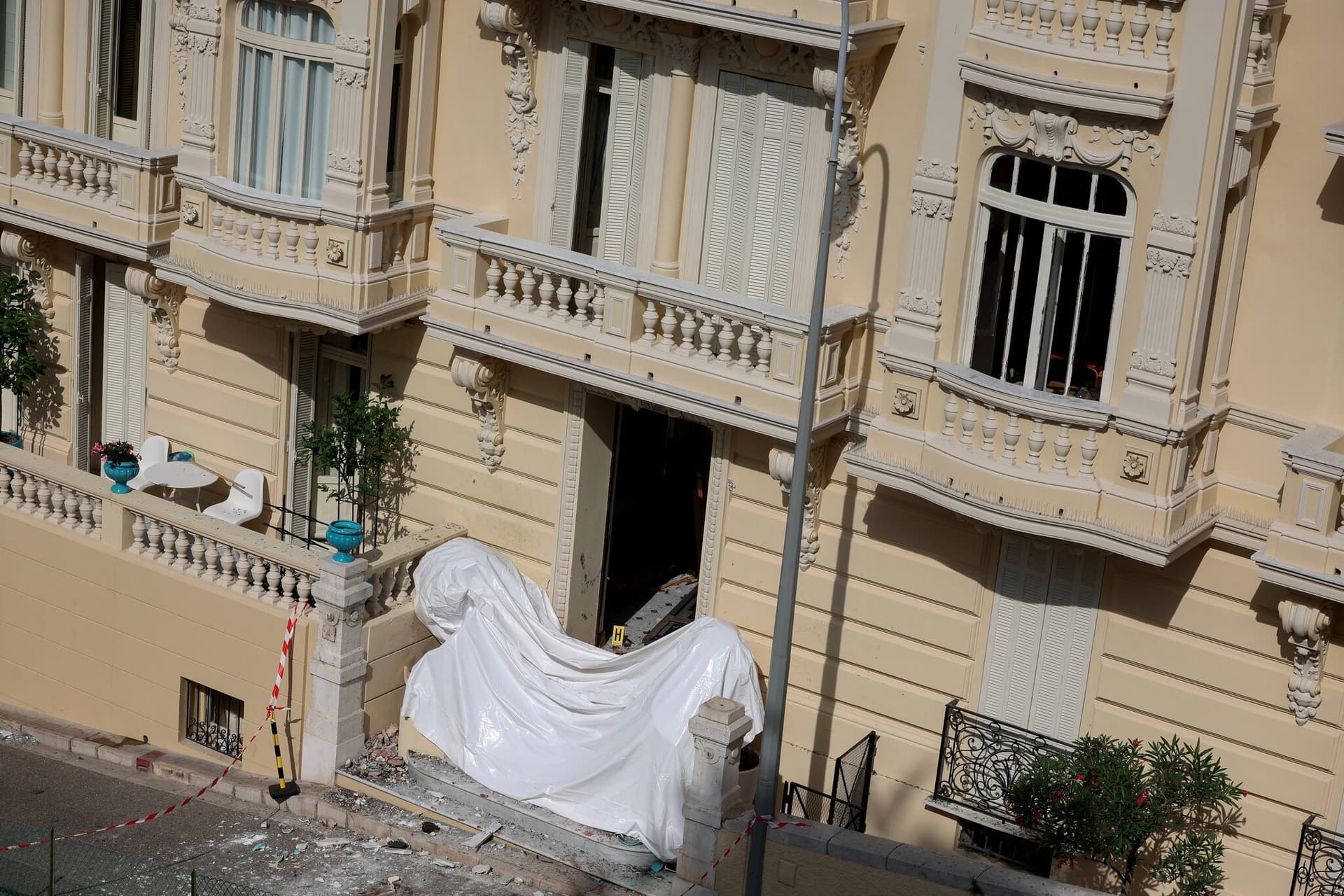 Monaco parcel bomb injures three in cross-border manhunt