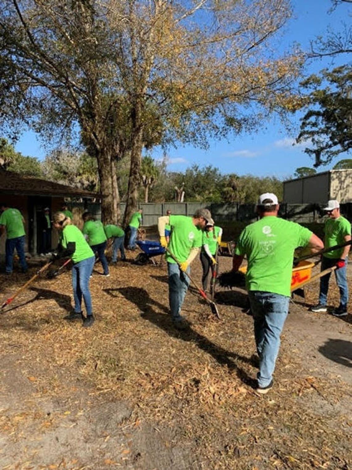 FPL Volunteers Beautify Central Florida Zoo During Power to Care Week