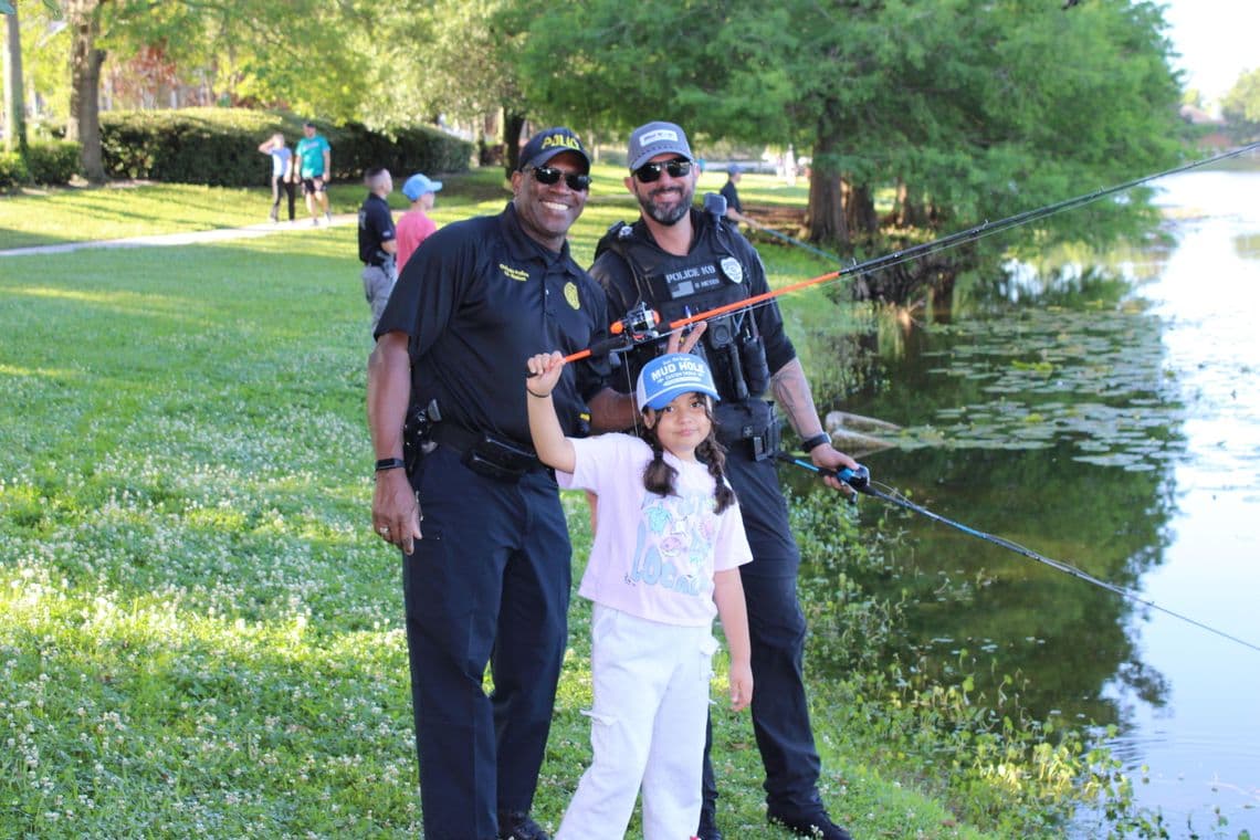 Oviedo police, deputies fish with children at Long Lake Park