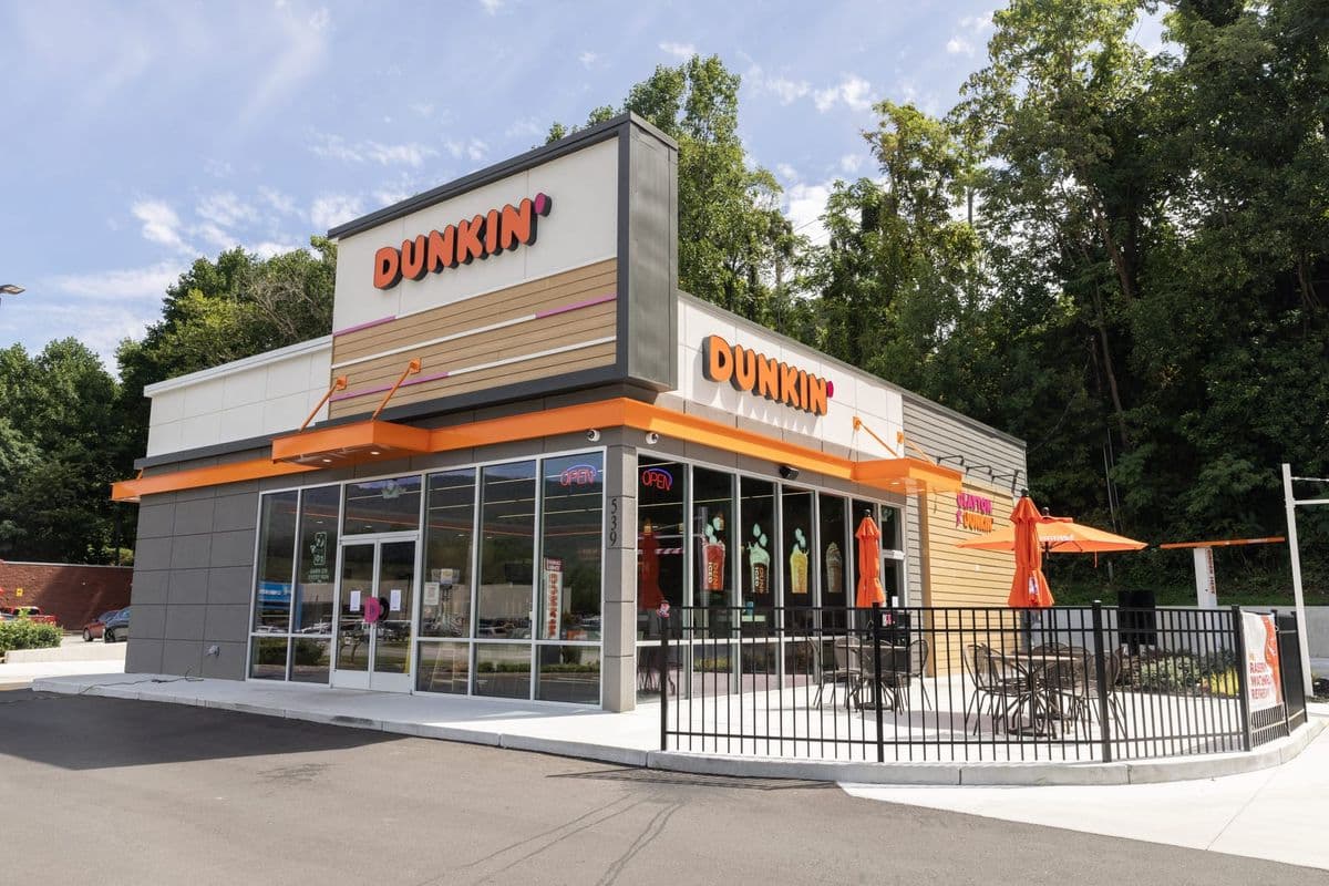Dunkin’ returns to Canada with plan for hundreds of locations